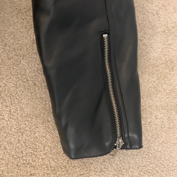 Harley Davidson Motorcycles Vinyl Biker Jacket. Zipper down and buttons. Large - Picture 9 of 9